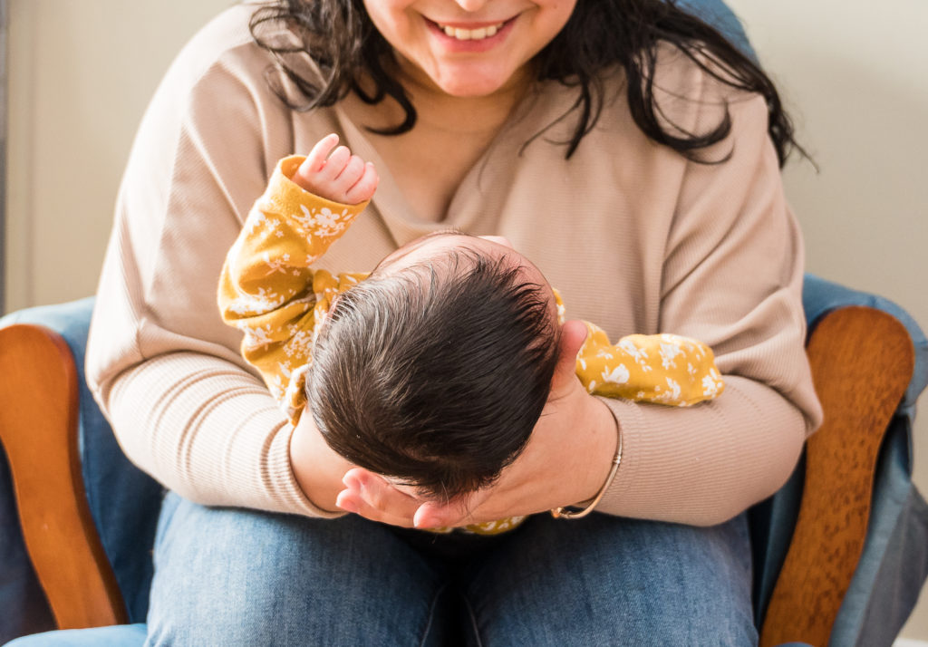 newborn and mom poses session